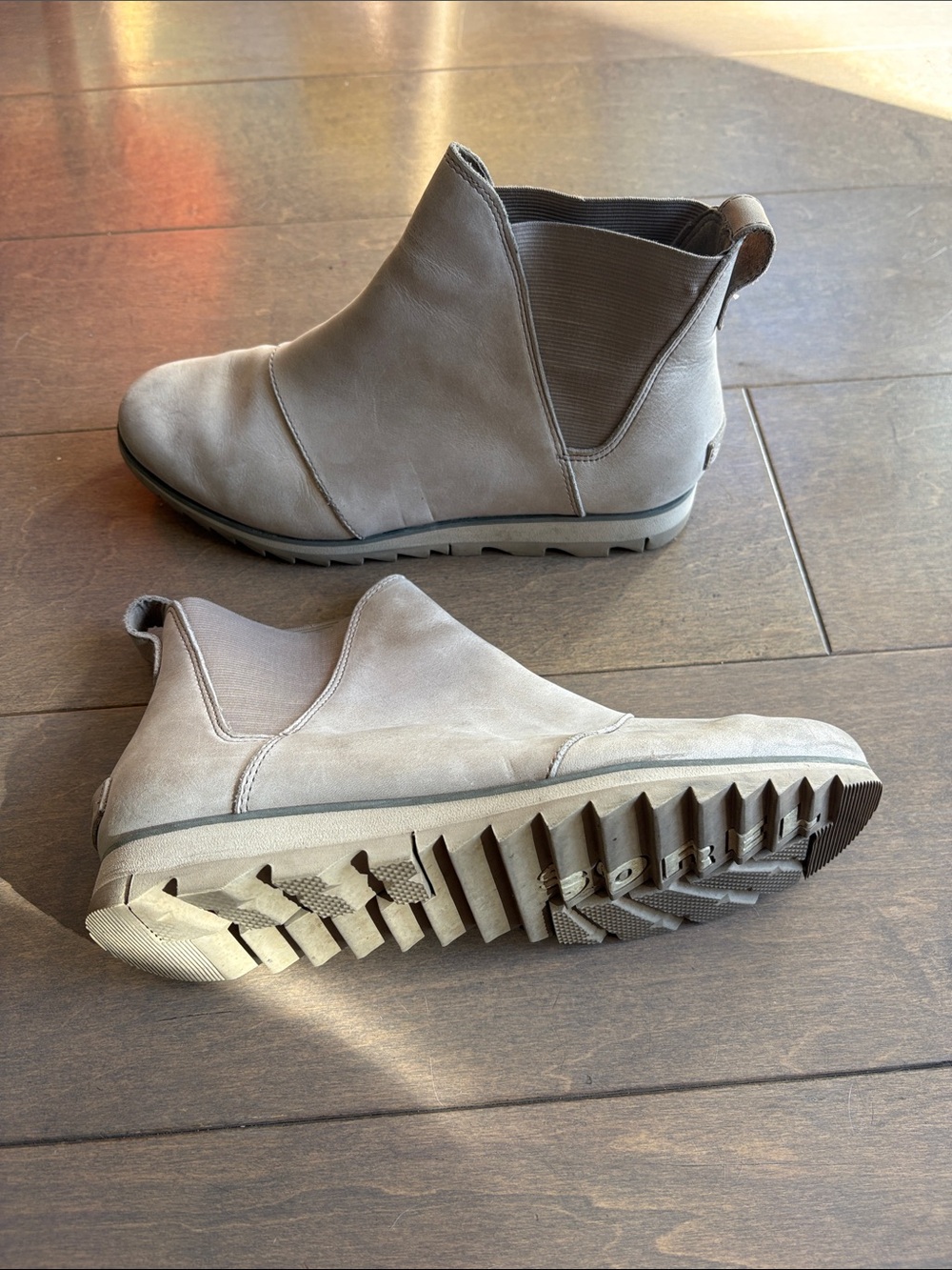 Sorel Women's Ankle Chelsea Booties in Taupe Gray